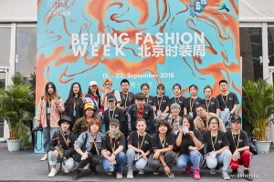 北京时装周 | 50+华龄风采秀，步步为美，人人精彩