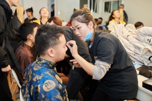 北京校区人物形象设计班参与化妆造型，演绎《茶馆》里的芸芸众生