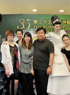 第35届亚洲发型化妆大赛 我院学生续冕冠亚军