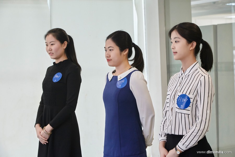 针对自己的日常形象造型,皮肤的保养护理,日常的妆容,走姿站姿训练